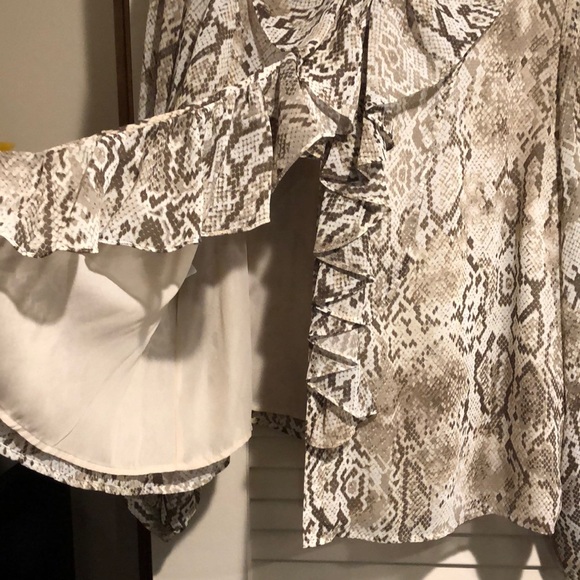 **Sold**JONES NY Animal print blouse - Picture 3 of 3